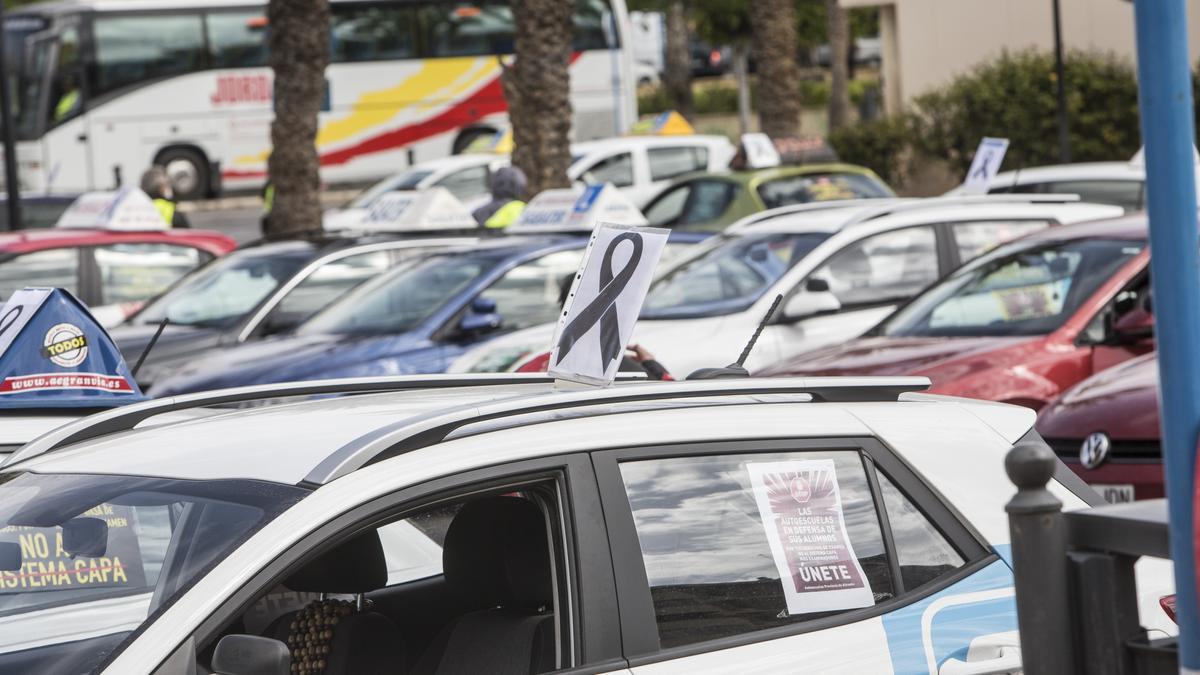 Protesta de las autoescuelas en Alicante