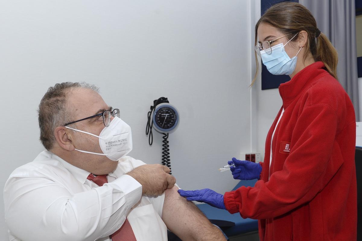 Les persones de menys de 60 anys ja poden demanar la quarta dosi de la vacuna de la covid