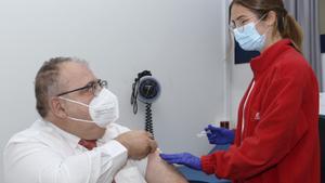 Les persones de menys de 60 anys ja poden demanar la quarta dosi de la vacuna de la covid