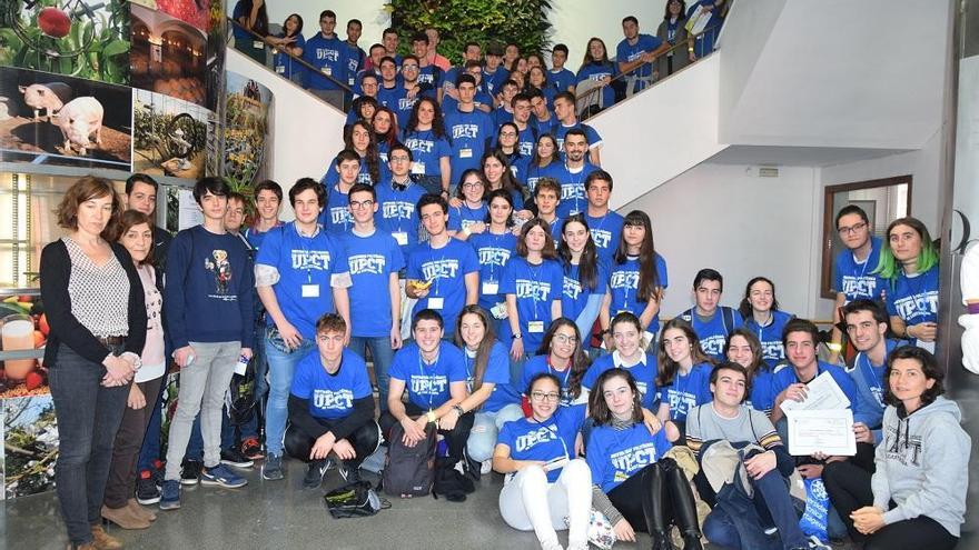 Los participantes en las Olimpiadas juntos en la UPCT