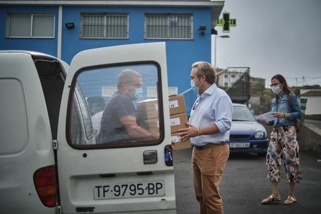 Recorrido con farmacéuticos por varios caseríos de Anaga, donde reparten medicamentos y atienden a personas en lugares aislados o con problemas para desplazarse  | 05/08/2020 | Fotógrafo: Andrés Gutiérrez Taberne