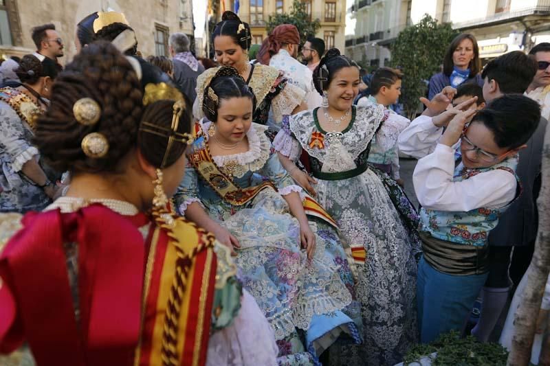 La Diputació de València recibe a las comisiones falleras