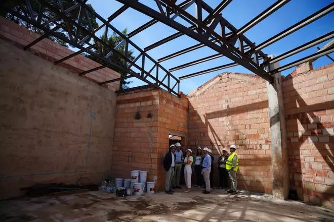 Raquel del Puerto visita las obras de la nueva biblioteca y la ampliación de la Escuela de Música de Villafranca
