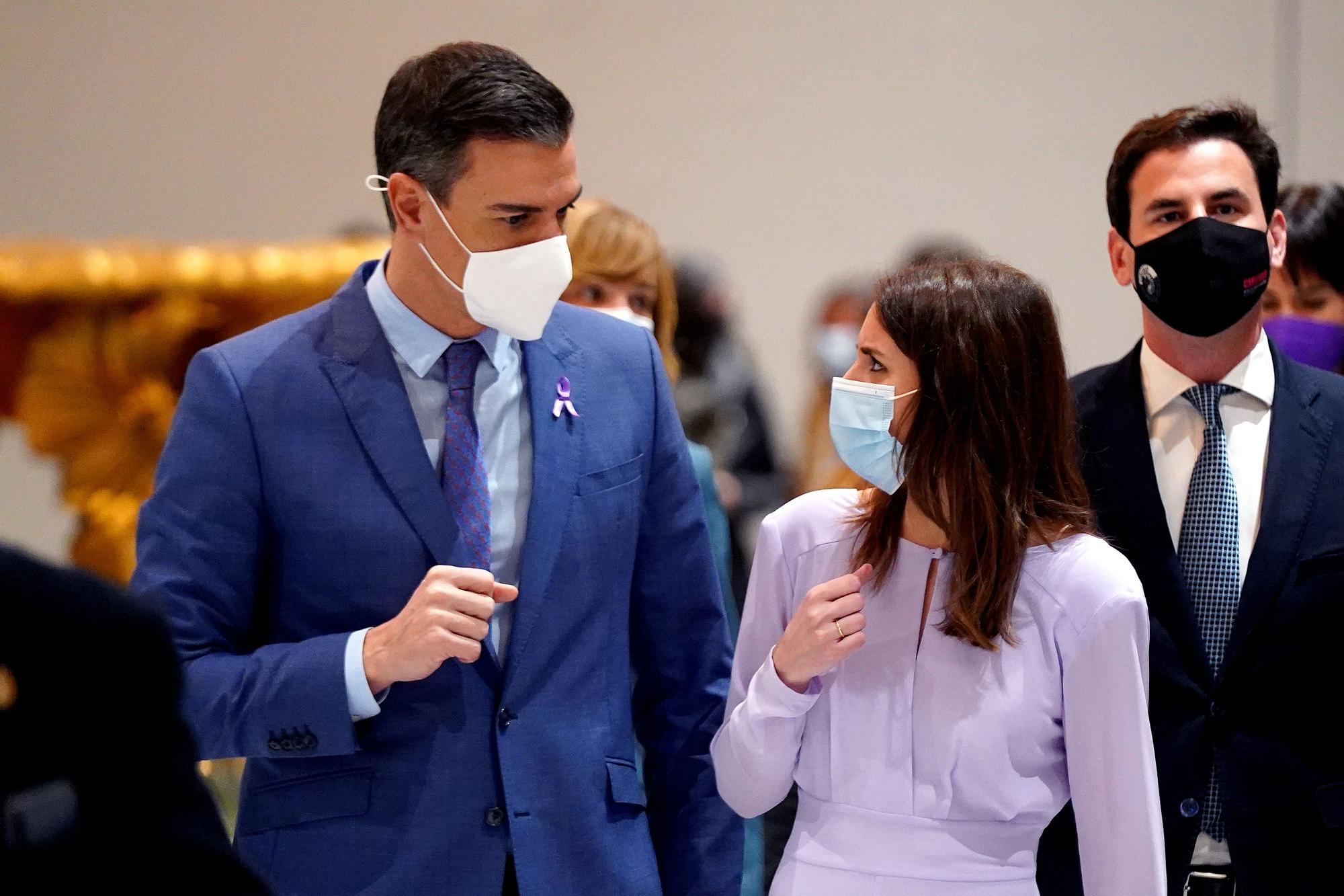 Pedro Sánchez e Irene Montero, durante el acto del Día Internacional de la Mujer.