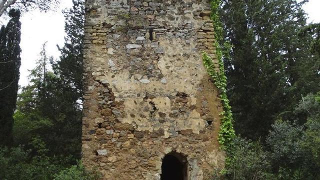 Vista exterior de la torre del Beato, en la Sierra de Córdoba. | J. AUMENTE