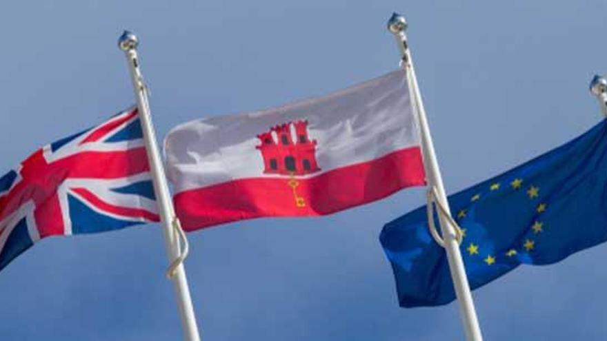 Banderas del Reino Unido, Gibraltar y la UE.