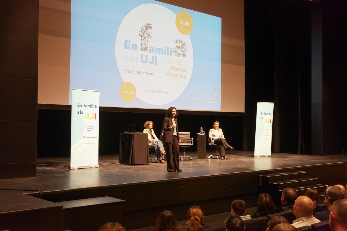 La Jornada de Portes Obertes «En família a l’UJI» mostra a 1.200 persones l’oferta formativa i les instal·lacions i serveis del campus La Jornada de Portes Obertes «En família a l’UJI» mostra a 1.200 persones l’oferta formativa i les instal·lacions i serveis del campus