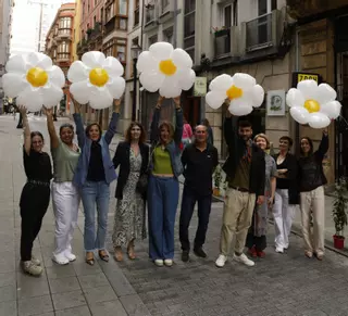 La curiosa iniciativa de los comerciantes de esta céntrica calle de Gijón para dar luz al negocio local: "Será algo diferente"