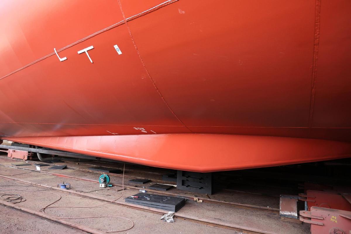 En las entrañas del mayor oceanográfico español, botado por el grupo asturiano Armón