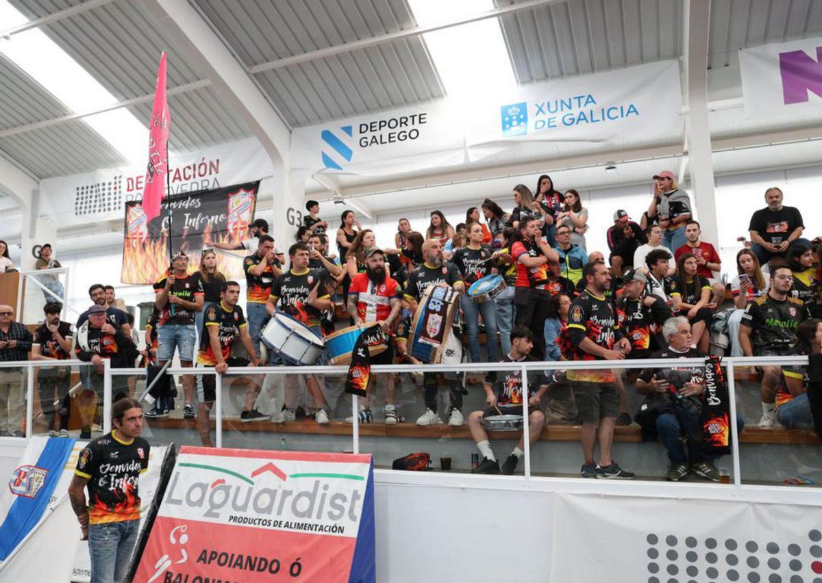 Los componentes de la Peña O Inferno da Sangriña. | // ALBA VILLAR