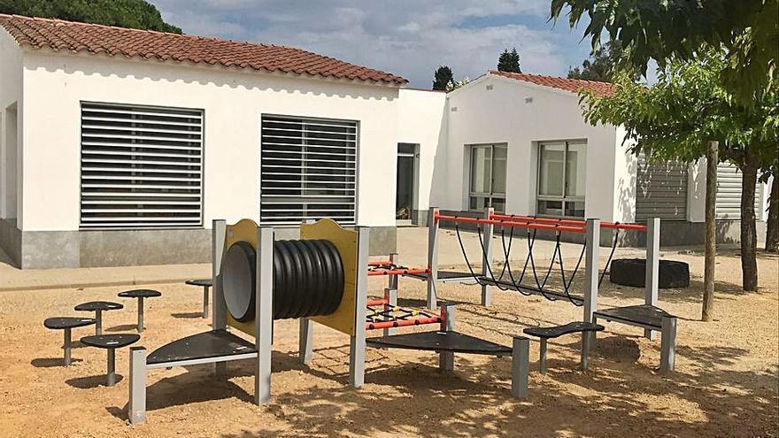 Una fuita d’aigua i talls de llum deixen aules de l’escola Empúries de l’Escala a 14ºC