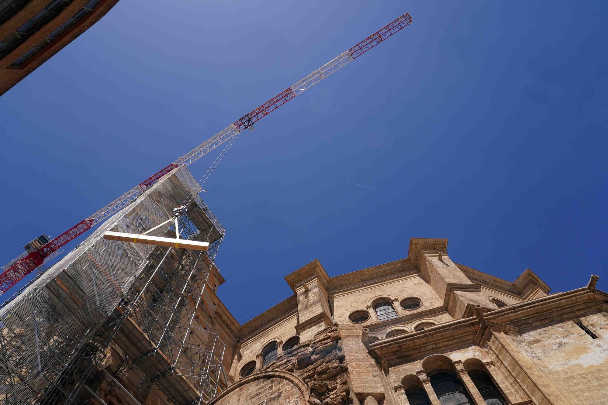 Comienzan oficialmente los trabajos para construir el nuevo tejado para la Catedral de Málaga.