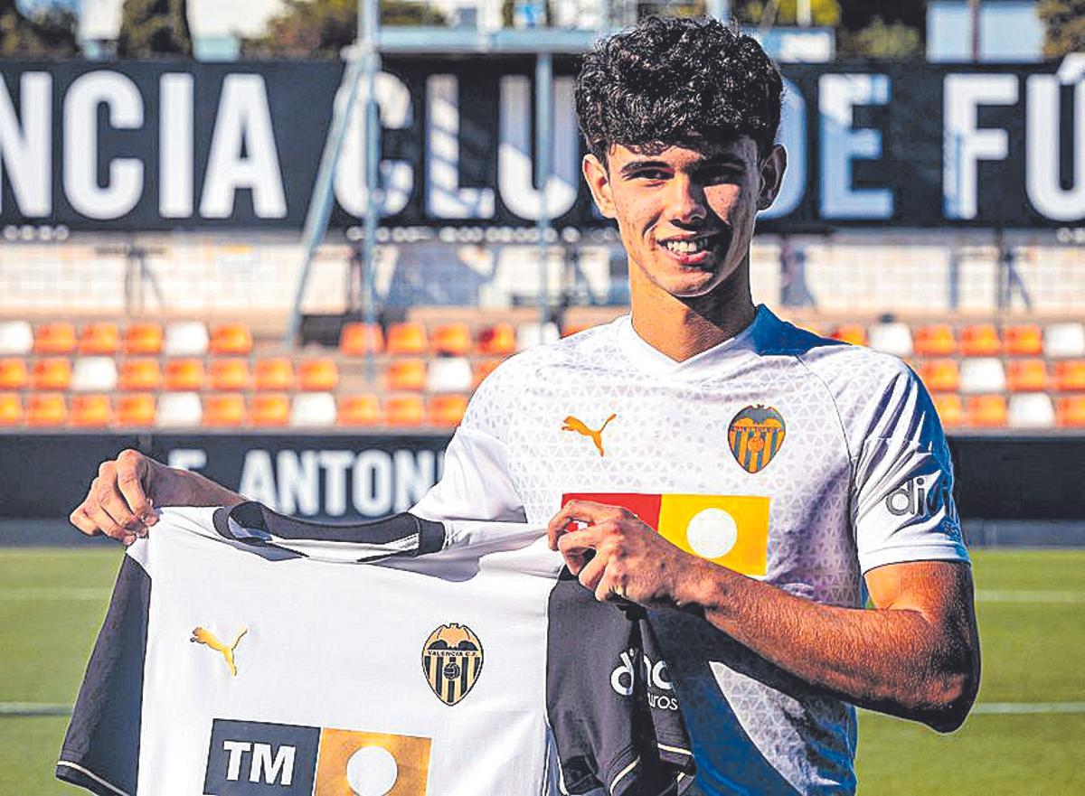 Rubén Muñoz lleva doce años en la Academia
