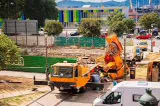 Herido un trabajador tras caerse de una grúa en la calle Areal de Vigo