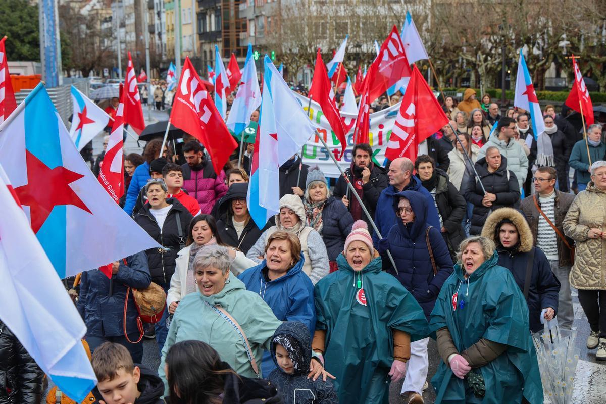 La manifestación avanzó desde Ravella hasta la plaza de Galicia.