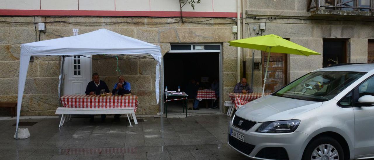 Furancho abierto este verano pasado en Coiro, dentro del casco urbano de Cangas. |   // GONZALO NÚÑEZ