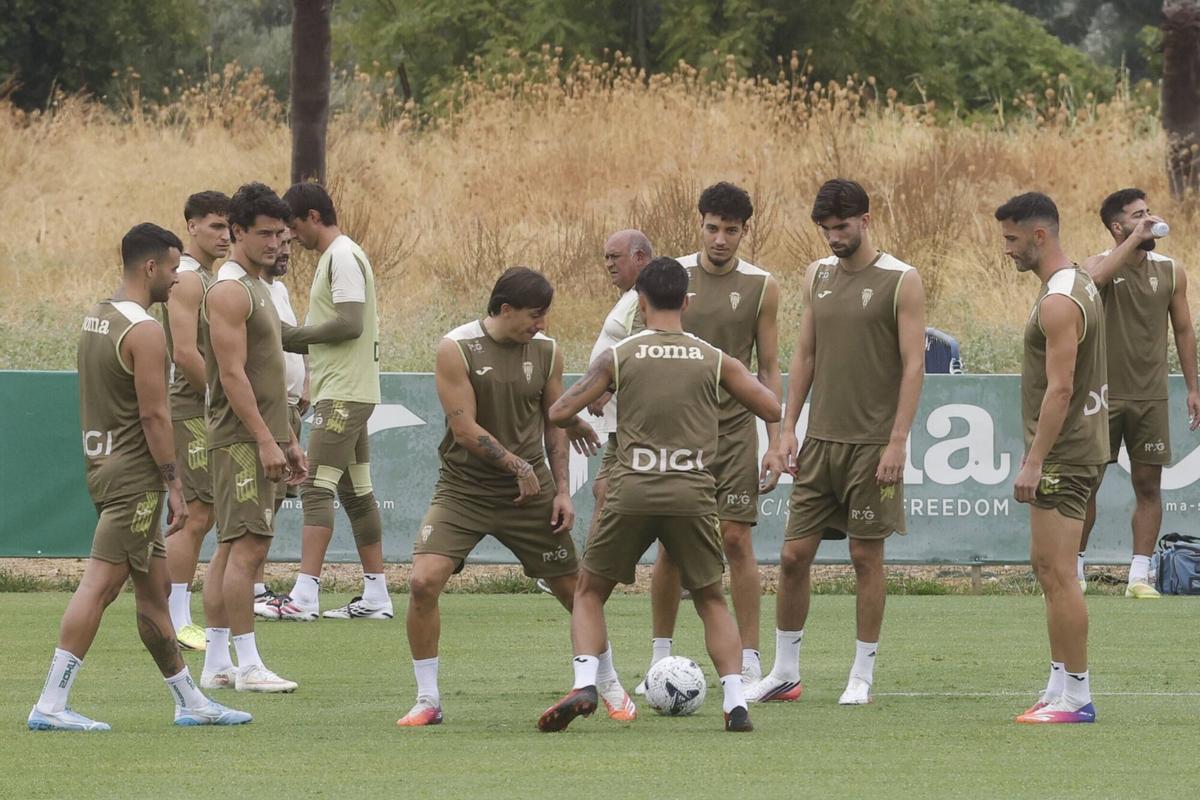 La vuelta al trabajo del Córdoba CF tras superar al Girona, en imágenes