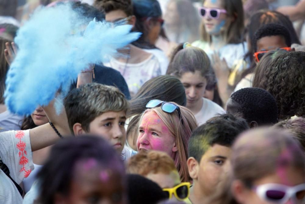 Festa «holi» a les festes d'agost de Banyoles