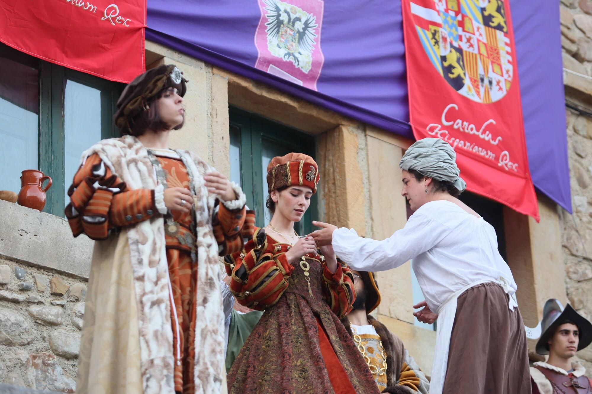 Carlos V siempre desembarca en Tazones