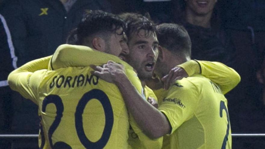 Los jugadores del Villarreal celebran el gol marcado por Triguero.