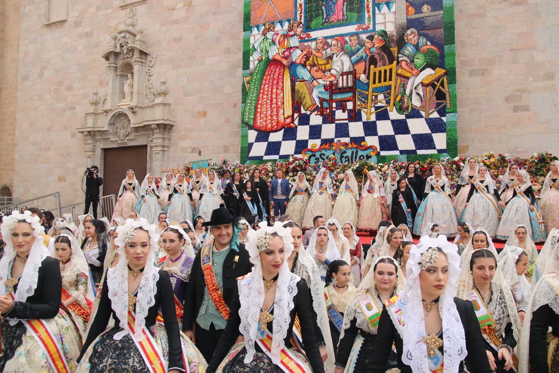 Fotos de la ofrenda a la patrona en las Fallas de Burriana 2024