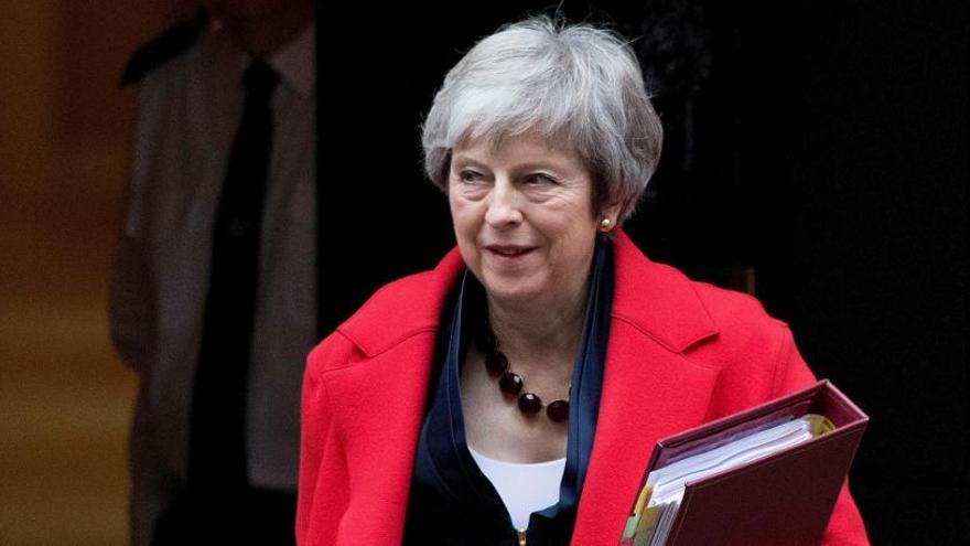 Theresa May, abandona el número 10 de Downing Street.