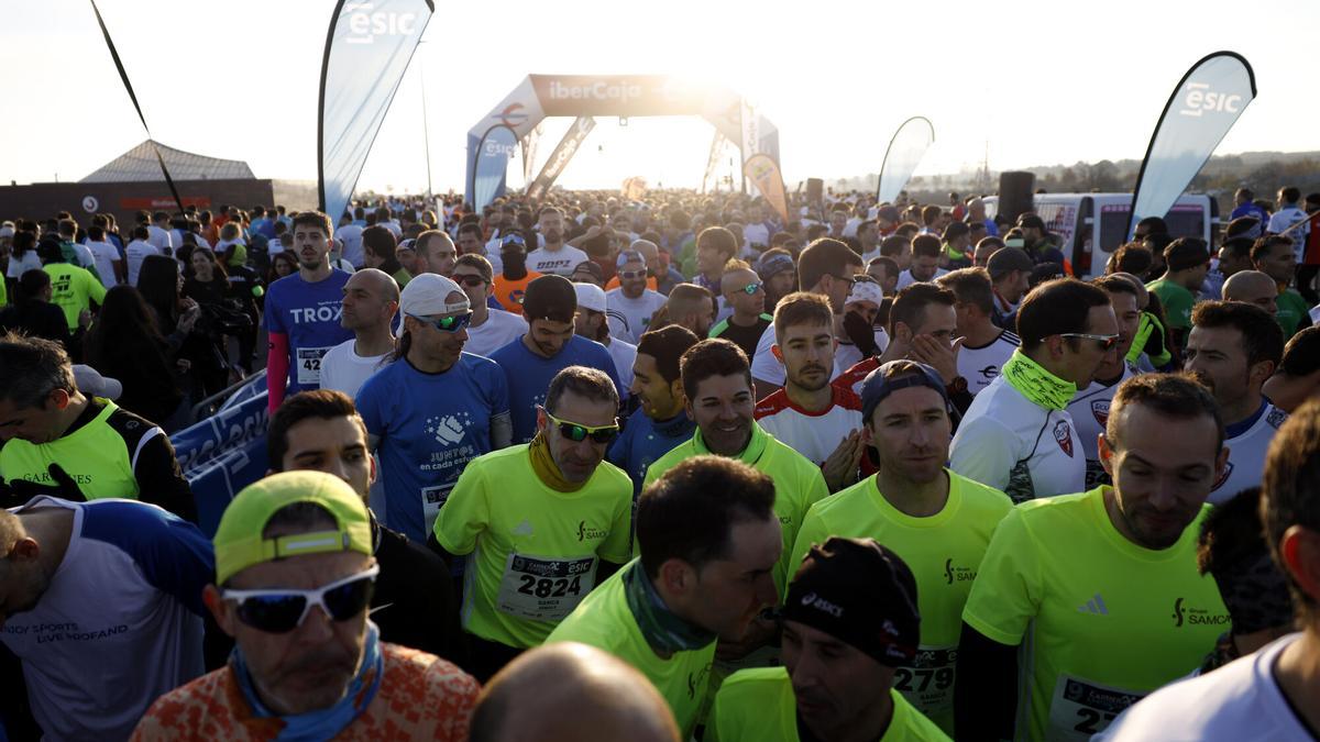 Imagen de la multitudinaria salida de la Carrera ESIC.