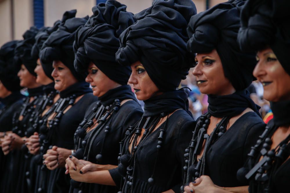 El bando de la media luna ofreció un majestuoso espectáculo en el segundo gran desfile de los Moros y Cristianos de la ciudad