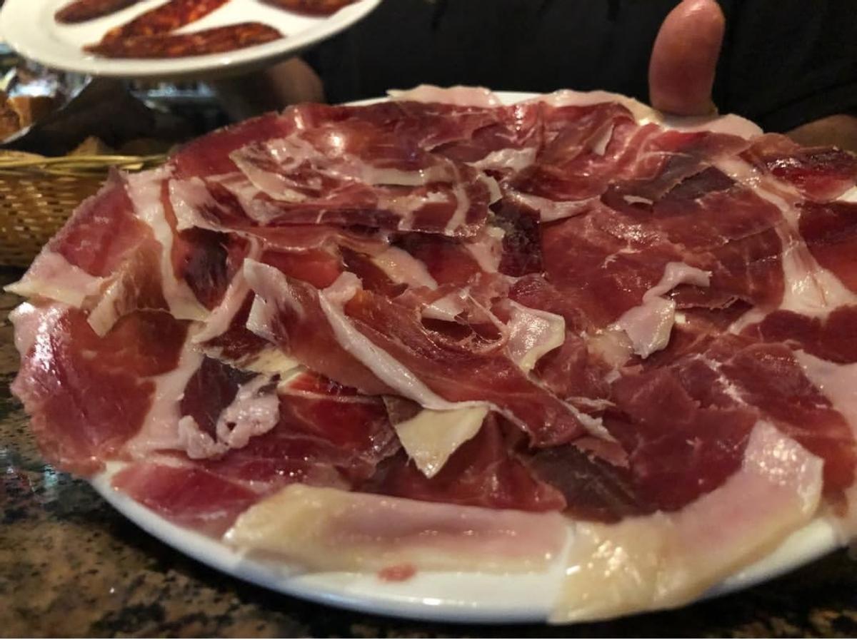 Plato de jamón.