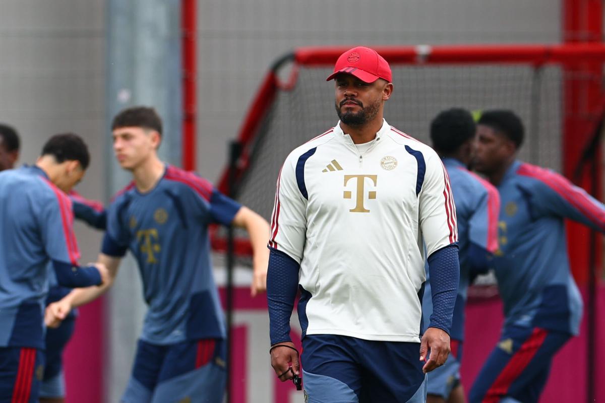 MUNICH (Germany), 05/05/2026.- Head coach Vincent Kompany of Munich leads the team’s training session in Munich, Germany, 05 May 2026. Bayern Munich will face Paris Saint-Germain in their UEFA Champions League semi-finals, 2nd leg match on 06 May in Munich. (Liga de Campeones, Alemania) EFE/EPA/ANNA SZILAGYI