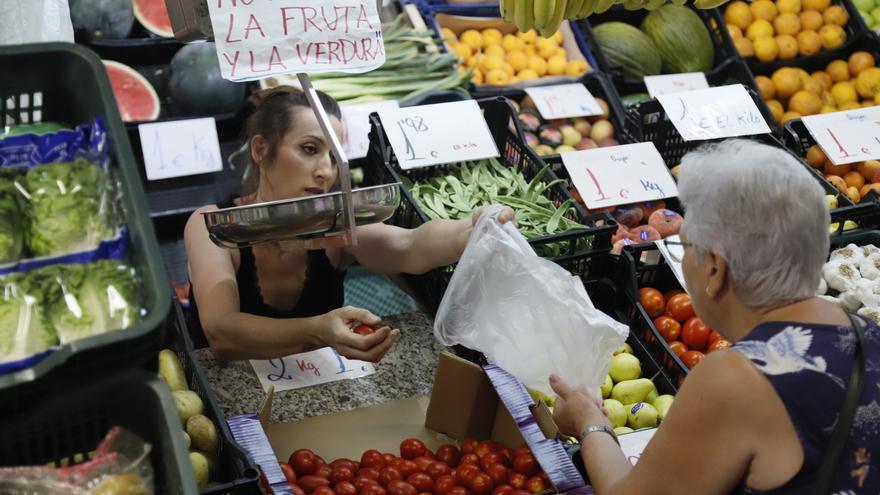 Ahorrar en tiempos difíciles: consejos para estirar el presupuesto familiar