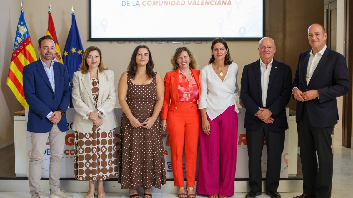 Alfredo Soler, Gracia Cicuéndez, Carlota Pérez, Yolanda Atienzar, Fátima Zayed, Manuel Ríos, y  Andrés Gil-Nogués, en el I Foro de Logística y Transporte.