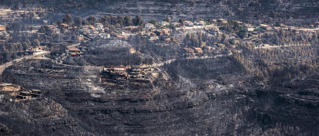 Vista des d'un helicòpter de la zona afectada per l'incendi del Bages