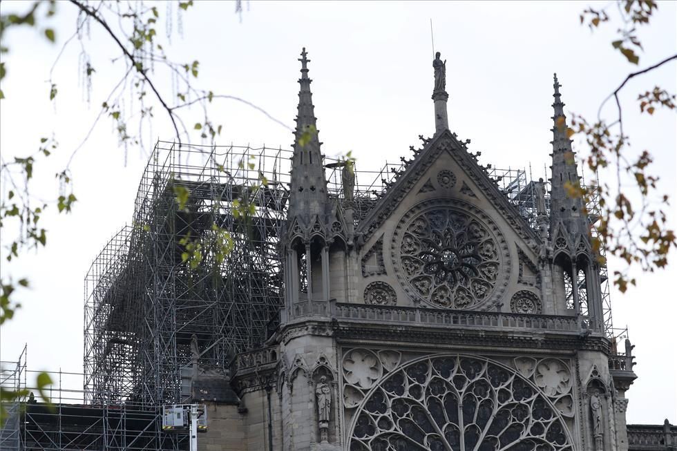 El día después del incendio de la catedral de Notre Dame