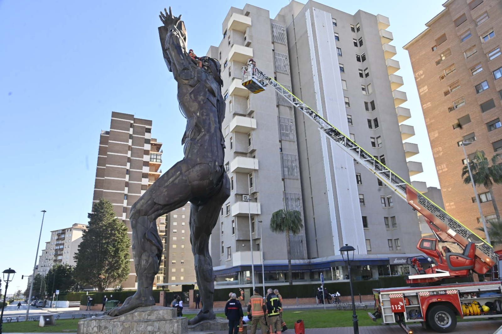 El ‘gegant’ de Tombatossals se enfunda la albinegra por el aniversario del CD Castellón