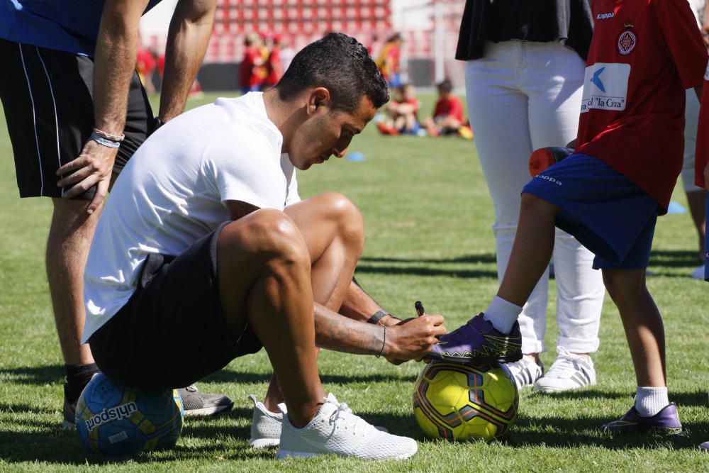 Thiago Alcántara visita el campus del Girona FC