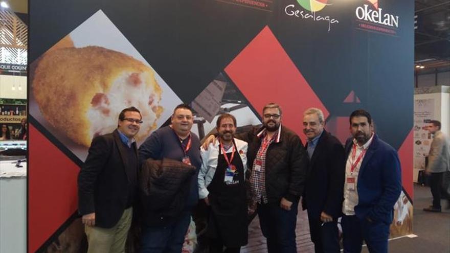 Asador Río Grande visita el estand de Okelan en el Salón Gourmet de Madrid