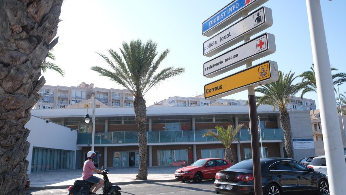 Centro social de Arenales del Sol en la avenida San Bartolomé de Tirajana, donde se realizará una actuación que costará 300.000 euros