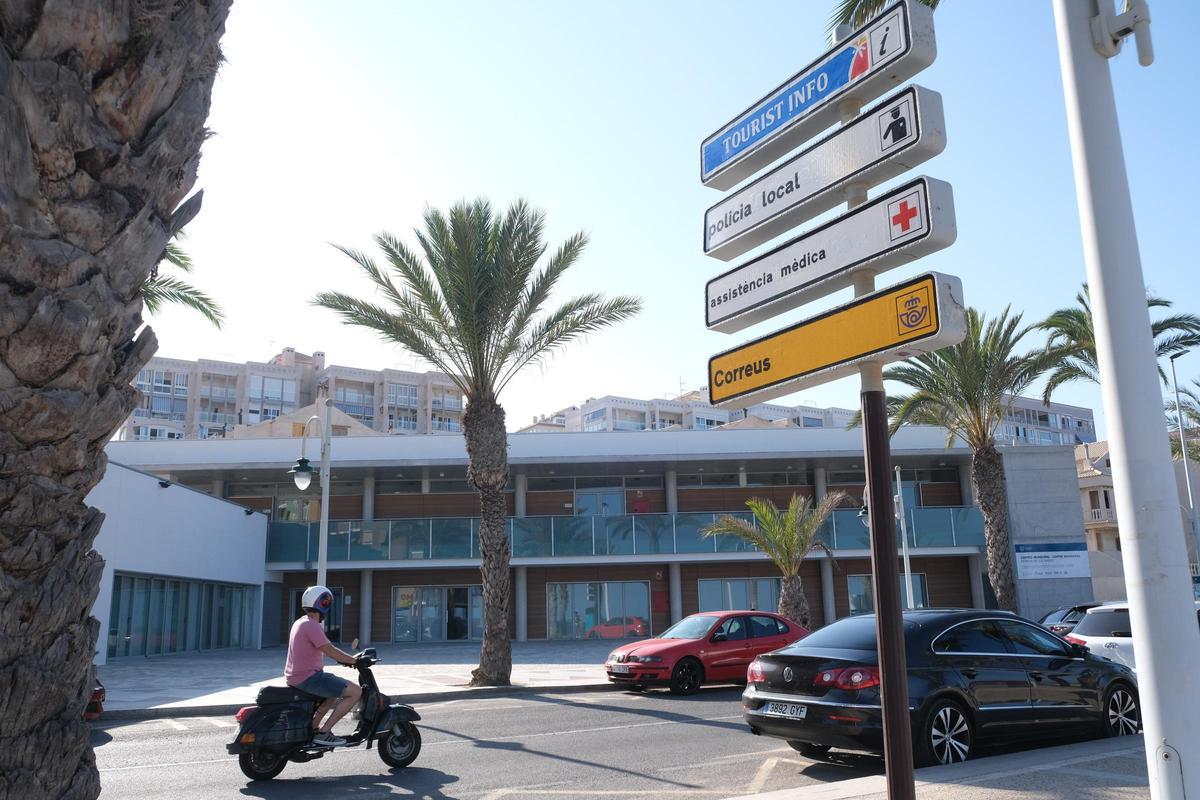 Centro social de Arenales del Sol en la avenida San Bartolomé de Tirajana, donde se realizará una actuación que costará 300.000 euros