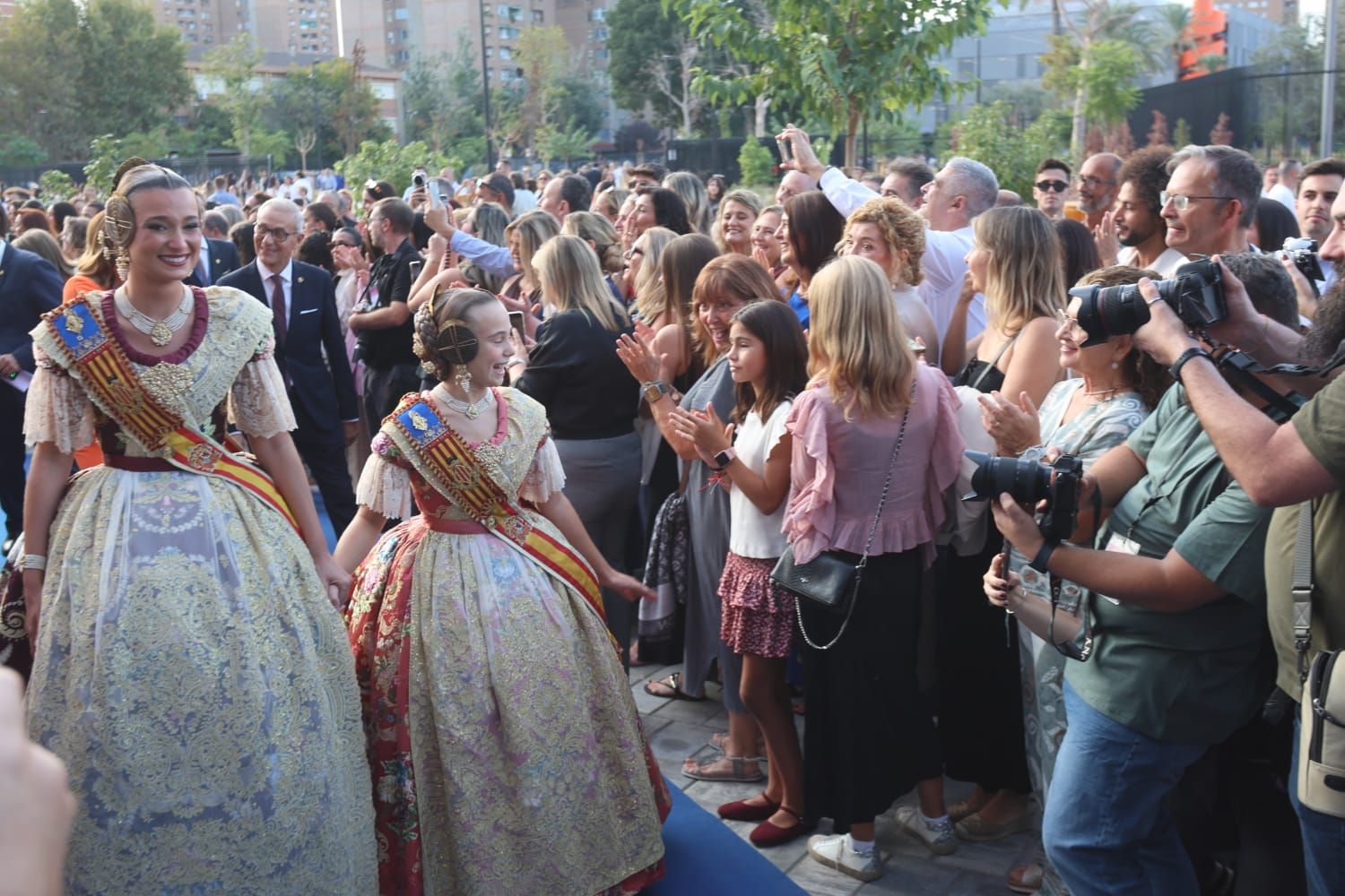 Así está el ambiente en el estreno de las fallas en el Roig Arena