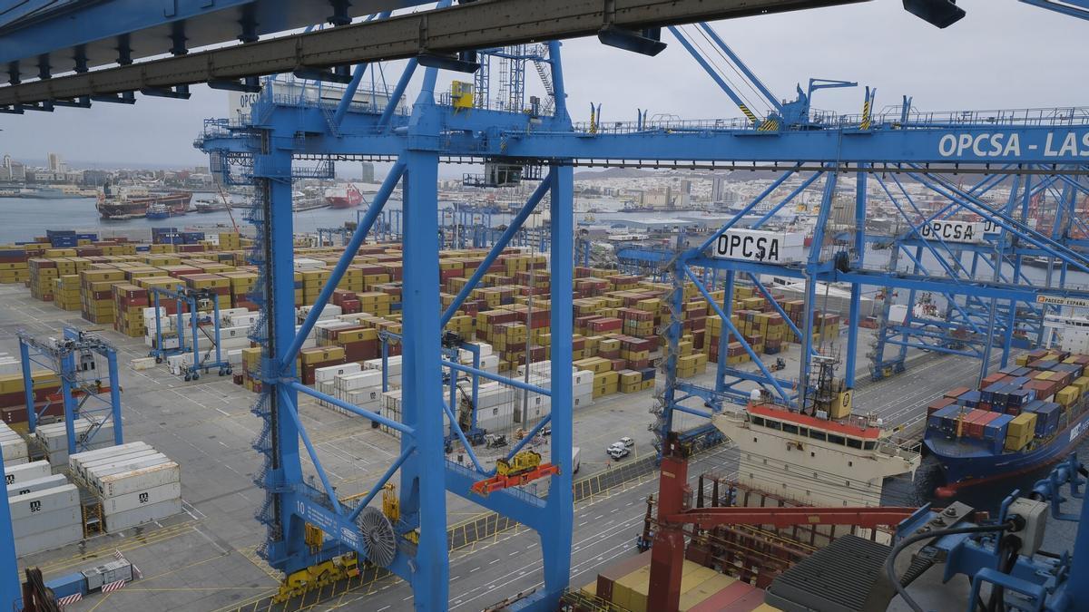 Más barcos y más contenedores, pero menos toneladas en el Puerto de Las Palmas hasta julio