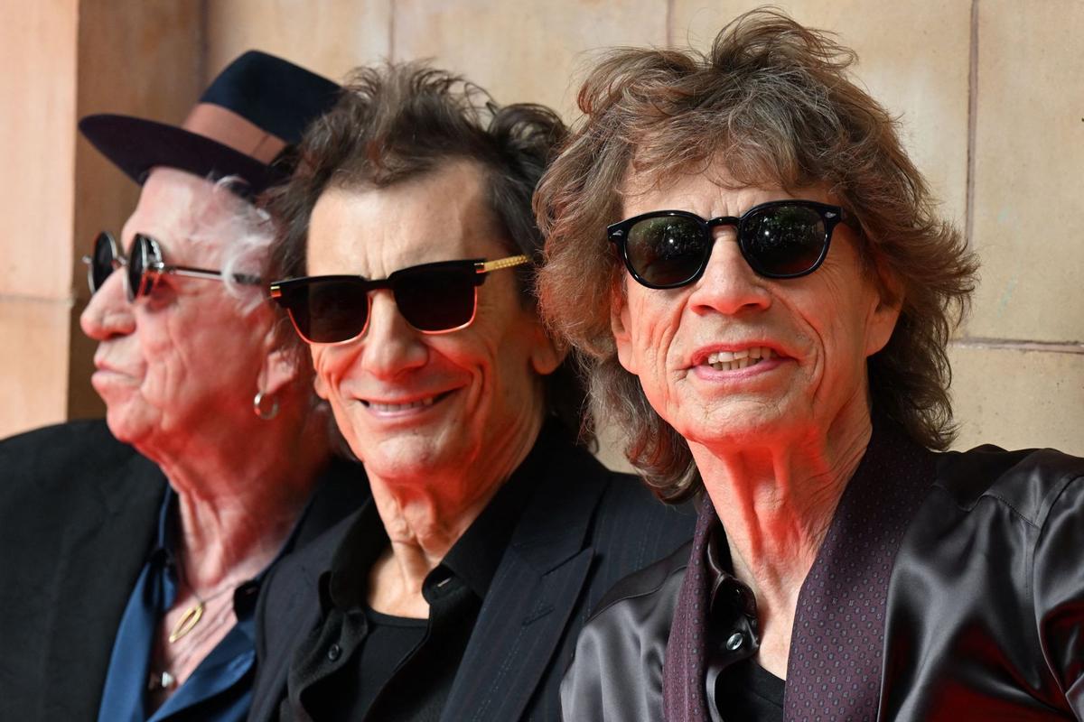 Ron Wood, Keith Richards y Mick Jagger de la legendaria banda de rock británica The Rolling Stones presentan su nuevo álbum, Hackney Diamonds en Hackney Empire en Londres el 6 de septiembre de 2023. Es su primer disco con material inédito desde 2005.