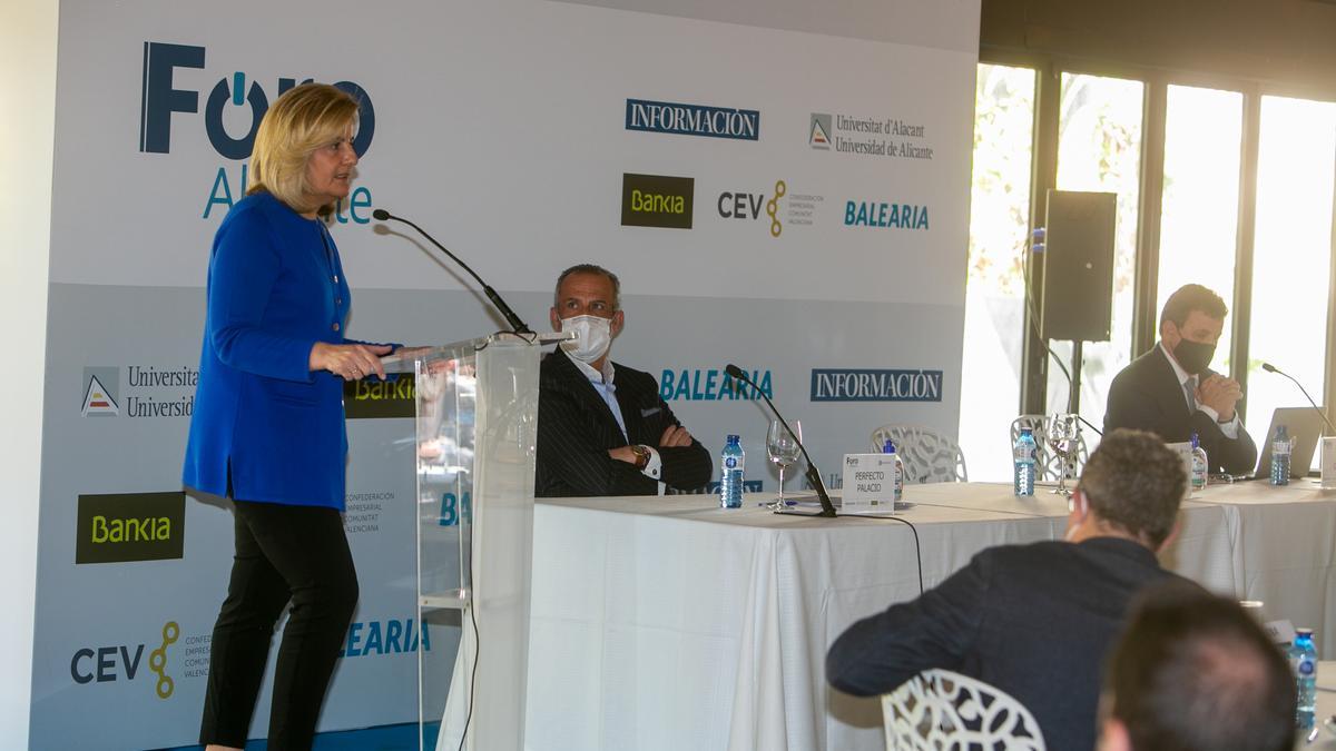 Fátima Báñez insiste en la necesidad de acelerar la vacunación para favorecer la recuperación económica