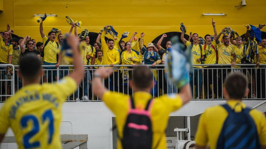 Los hinchas de la UD Las Palmas ya han desembarcado en Tenerife