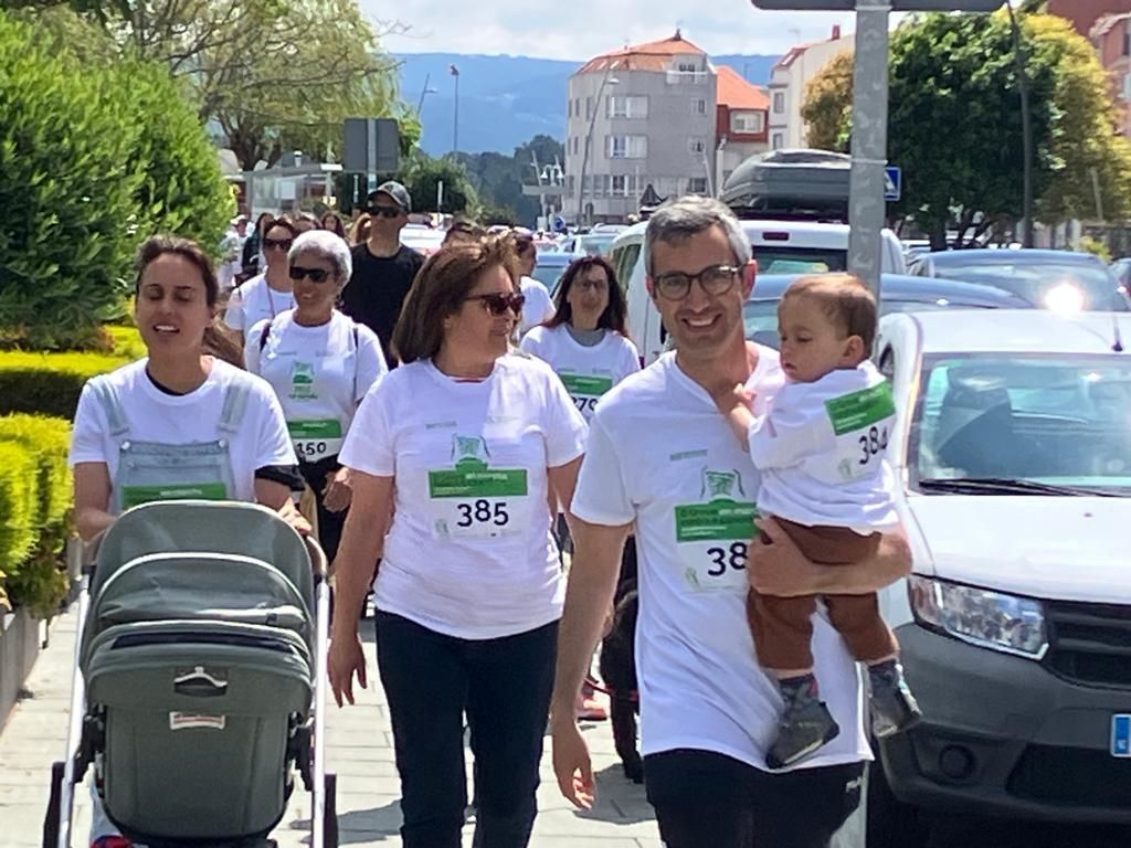 Participantes en la carrera contra el cáncer desarrollada en O Grove.