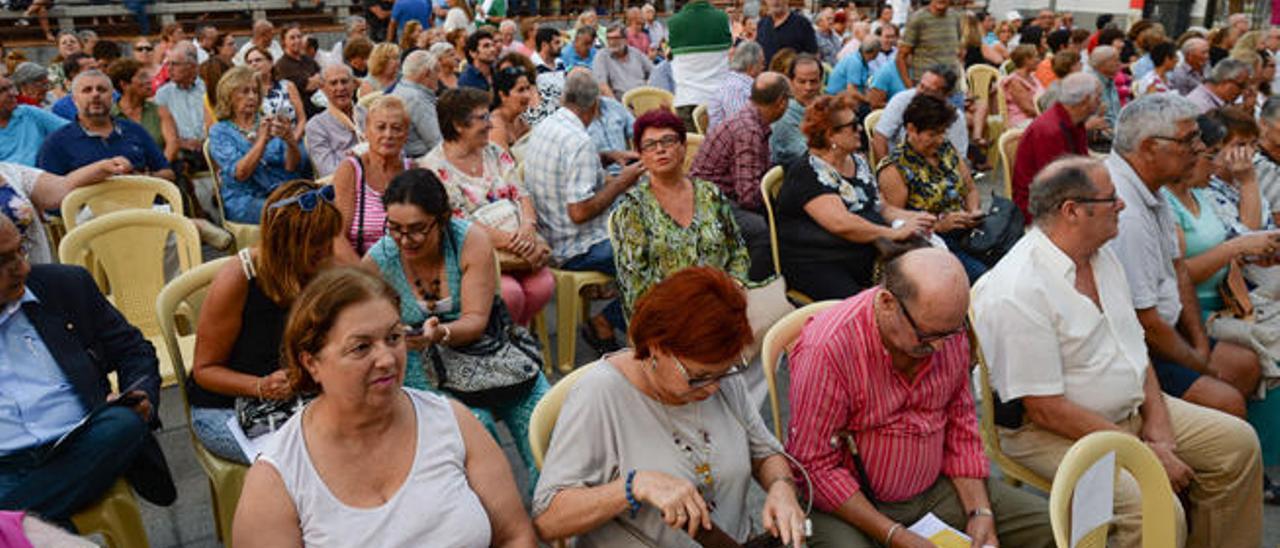 Afluencia de público, ayer a la asamblea informativa que organizó la asociación de Afectados por la Ley Turística en San Fernando de Maspalomas.