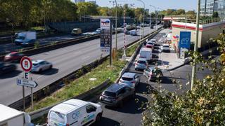 El gobierno francés pide calma ante la escasez en algunas gasolineras