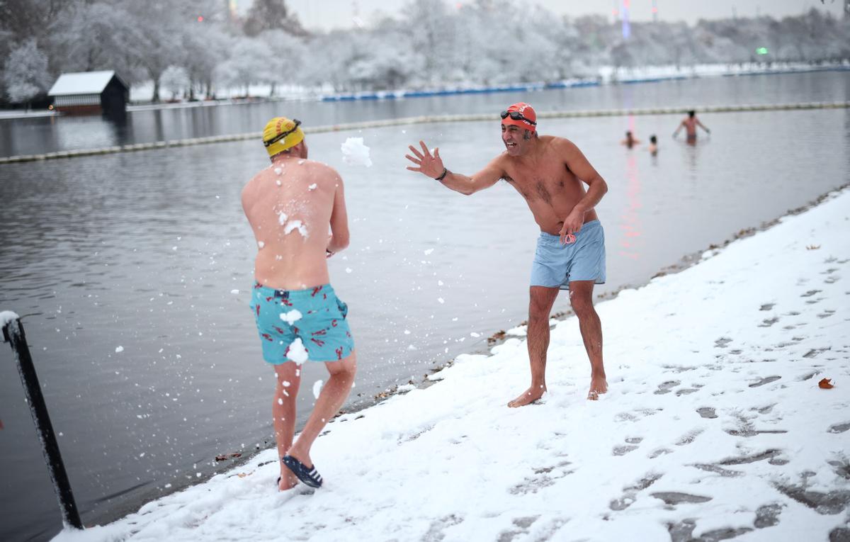 Baños helados en el lago Serpentine, en Londres