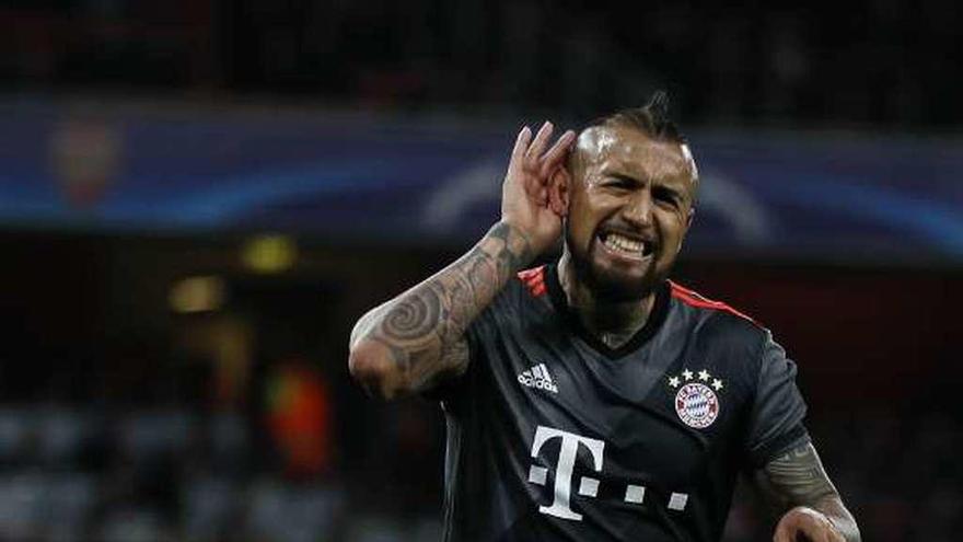 Arturo Vidal celebra un gol con el Bayern.