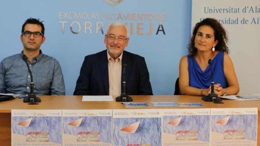 Presentación de los cuatro cursos de verano de  la UA en Torrevieja